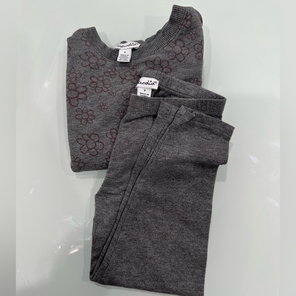 SPLENDID Little Girl's 2-Piece Floral Print Sweatshirt &
Leggings Set $58 - Picture 5 of 5